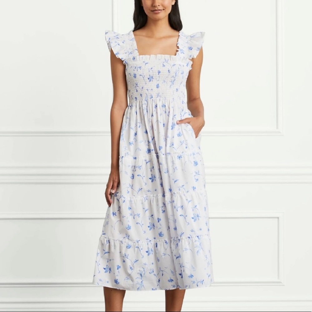 Hill House Home Blue Botanical, size Medium. EUC (2021 version, no pockets)